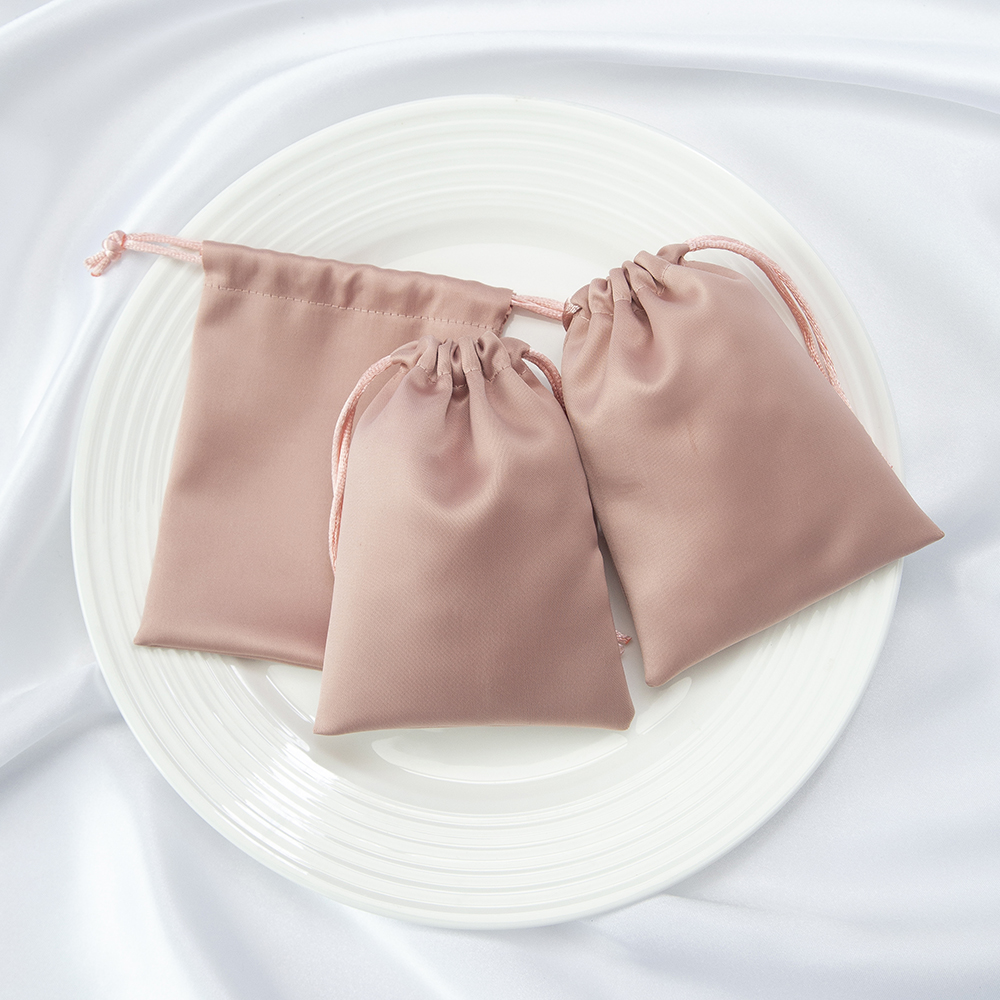 Elegant Silky Satin Jewelry Ba - Pearl Stud Earrings のレビューと価格