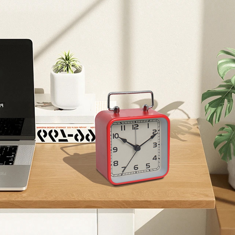 Small Metal Square Alarm Clock - Watches & Jewelry Repair Center Photos のレビューと価格