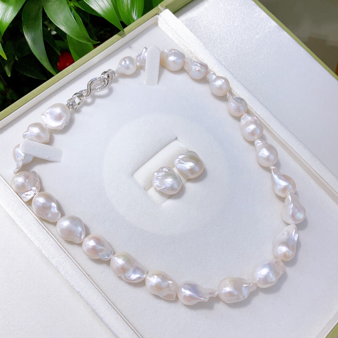 Natural Freshwater Baroque Pea - Pearl Stud Earrings のレビューと価格