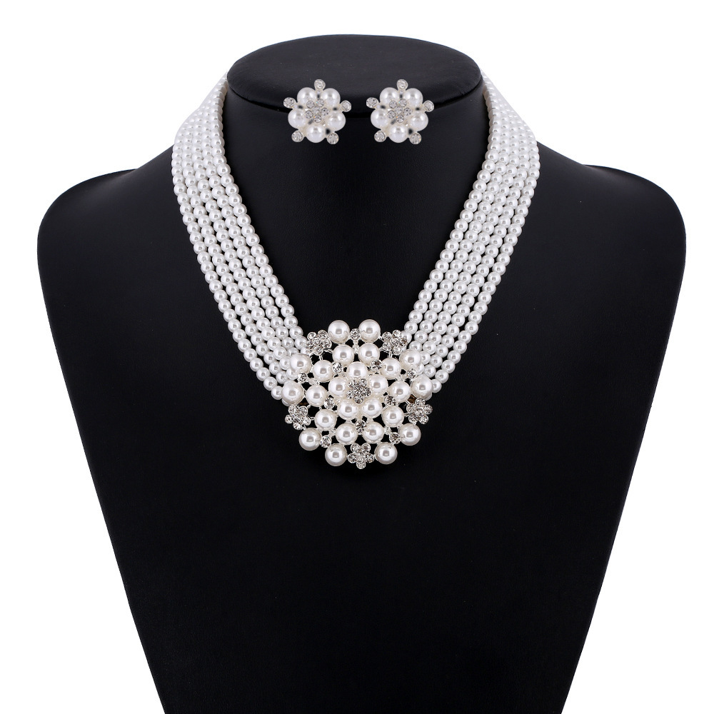 Audrey Hepburn Breakfast at Ti - Pearl Stud Earrings のレビューと価格