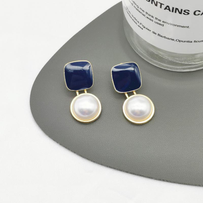 925 Silver Needle Vintage Red  - Pearl Stud Earrings のレビューと価格